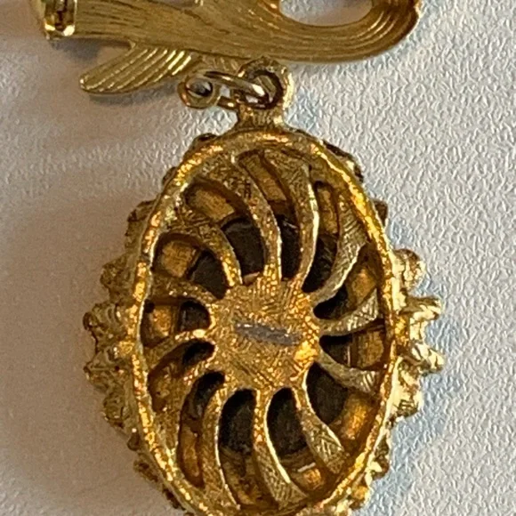 Elegant Vintage Gold and Black Cameo Collar Brooch - Picture 3 of 4
